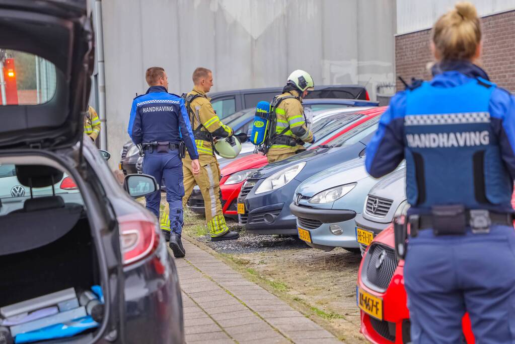 Onderzoek naar vreemde lucht bij autogarage