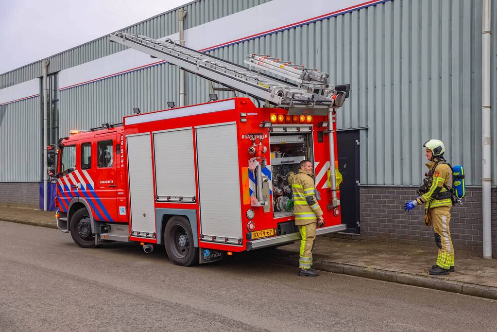 Onderzoek naar vreemde lucht bij autogarage