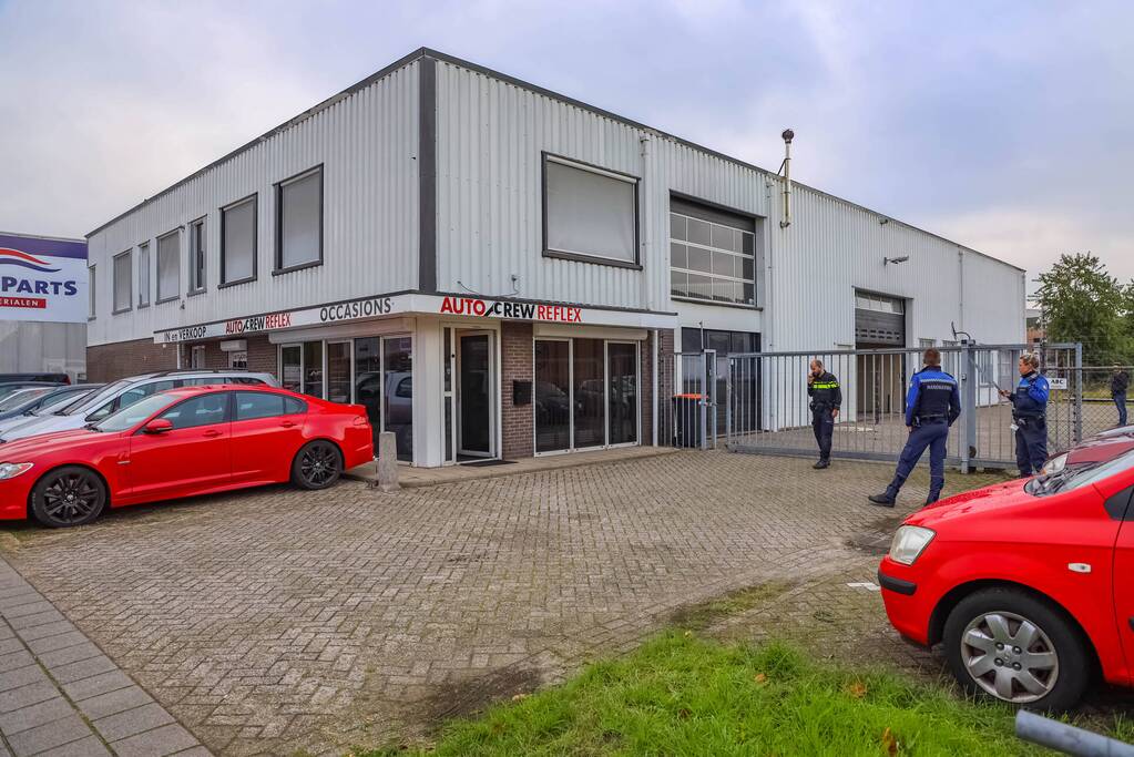Onderzoek naar vreemde lucht bij autogarage