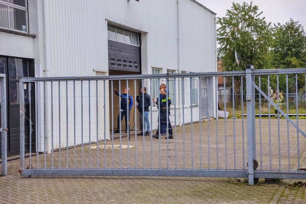 Onderzoek naar vreemde lucht bij autogarage
