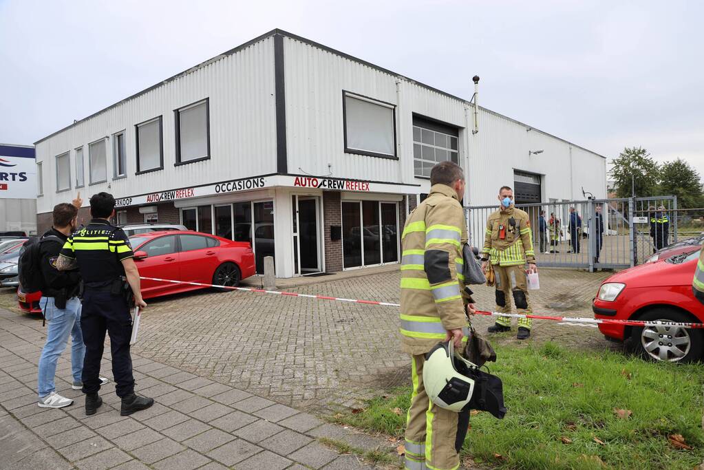 Onderzoek naar vreemde lucht bij autogarage