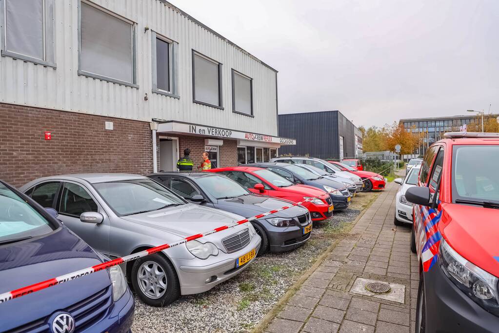 Onderzoek naar vreemde lucht bij autogarage
