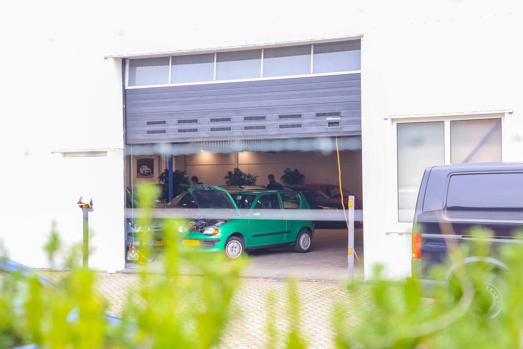 Onderzoek naar vreemde lucht bij autogarage