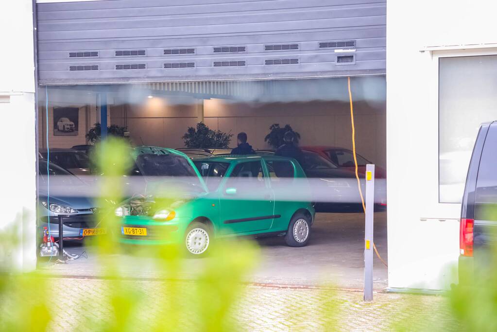 Onderzoek naar vreemde lucht bij autogarage