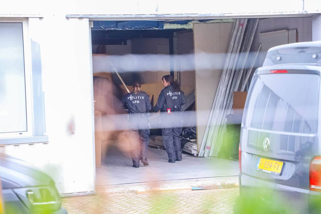 Onderzoek naar vreemde lucht bij autogarage