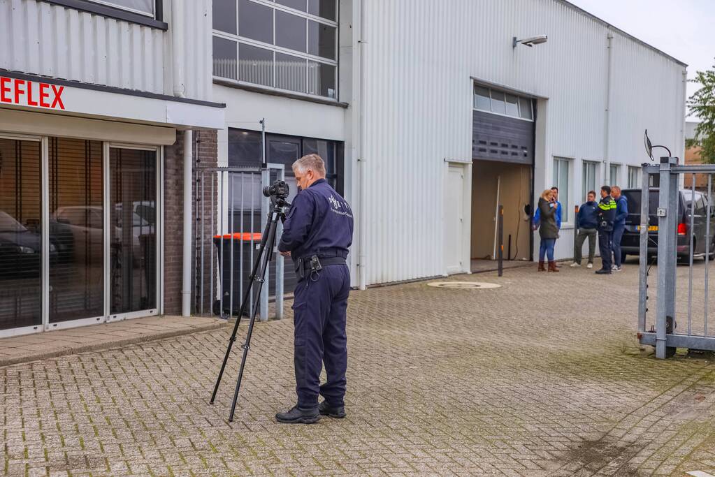 Onderzoek naar vreemde lucht bij autogarage