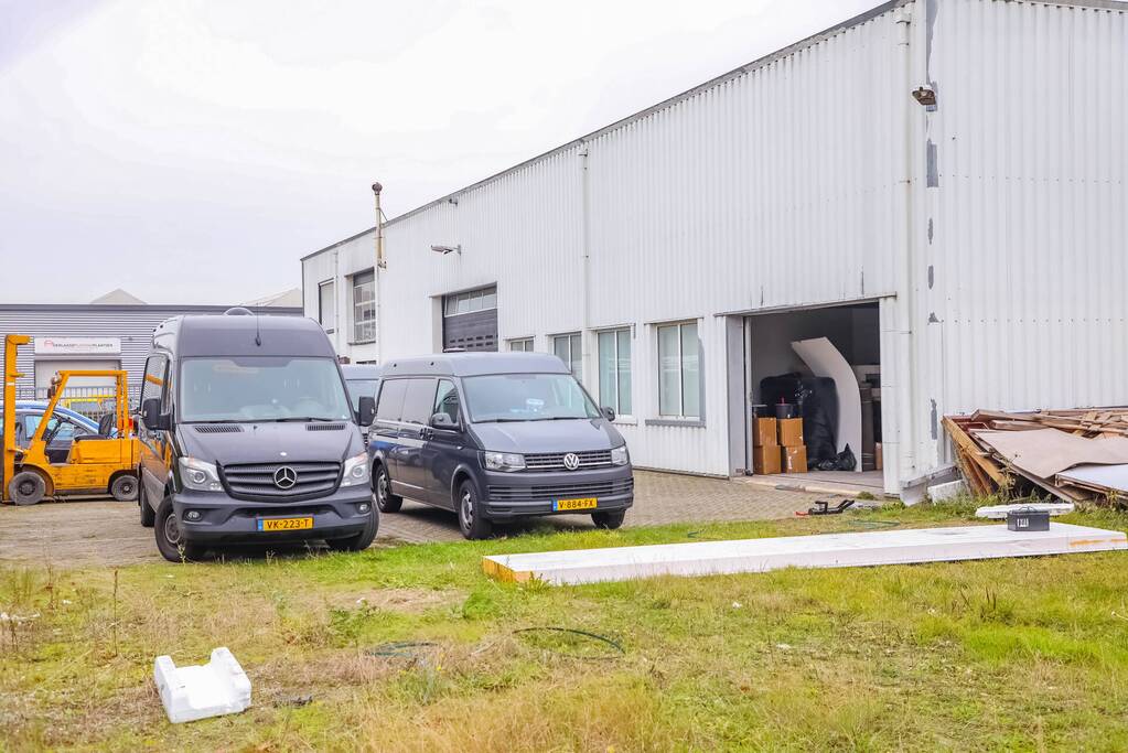 Onderzoek naar vreemde lucht bij autogarage