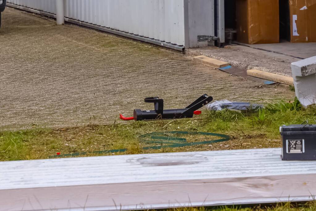 Onderzoek naar vreemde lucht bij autogarage