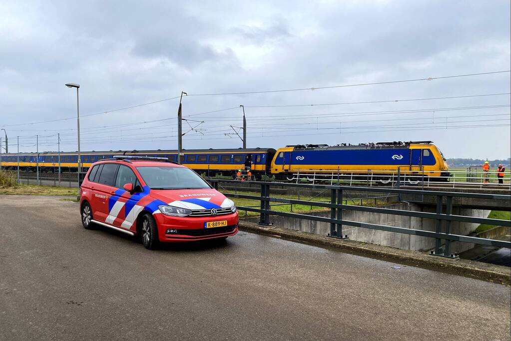 Brand in locomotief van passagierstrein