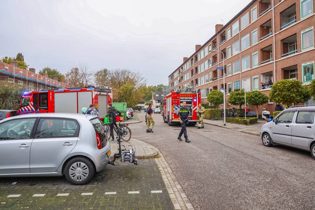 Veel brandweer aanwezig bij woning vol rook