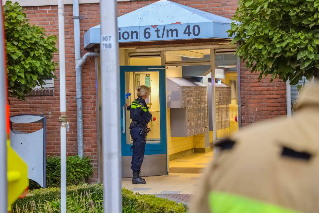 Veel brandweer aanwezig bij woning vol rook