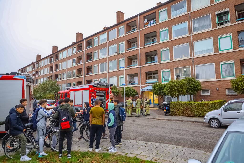 Veel brandweer aanwezig bij woning vol rook