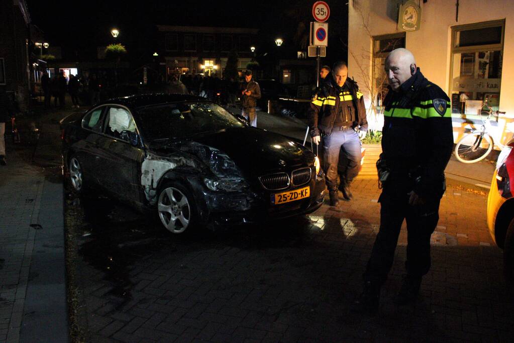 Voetganger zwaargewond nadat auto uit de bocht vliegt