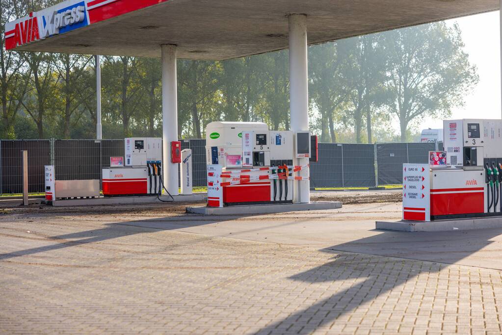 Overleden persoon aangetroffen in uitgebrande bestelbus