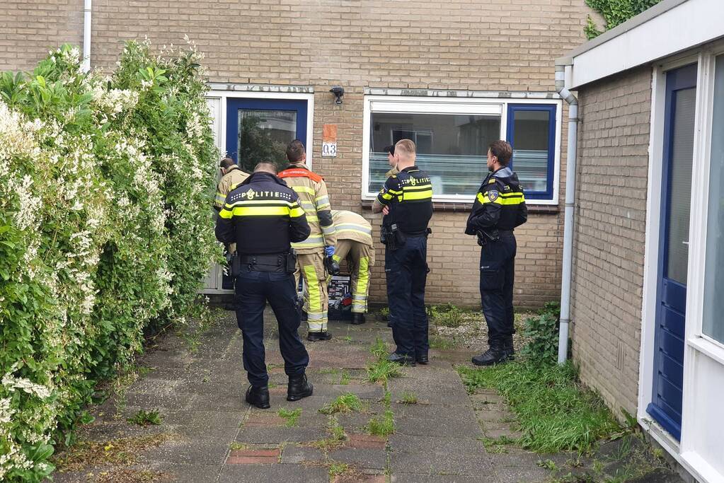 Voordeur woning geforceerd bij waterlekkage