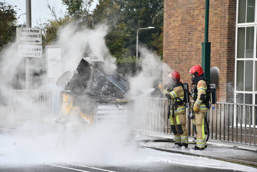Brand in generator op aanhanger tijdens het rijden