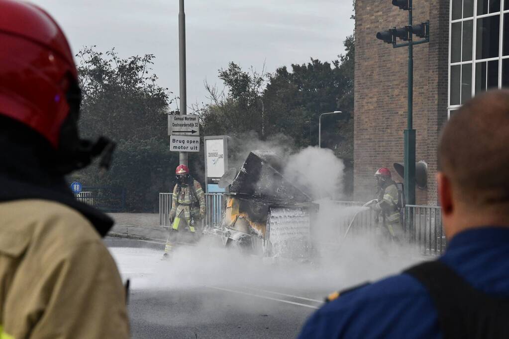 Brand in generator op aanhanger tijdens het rijden
