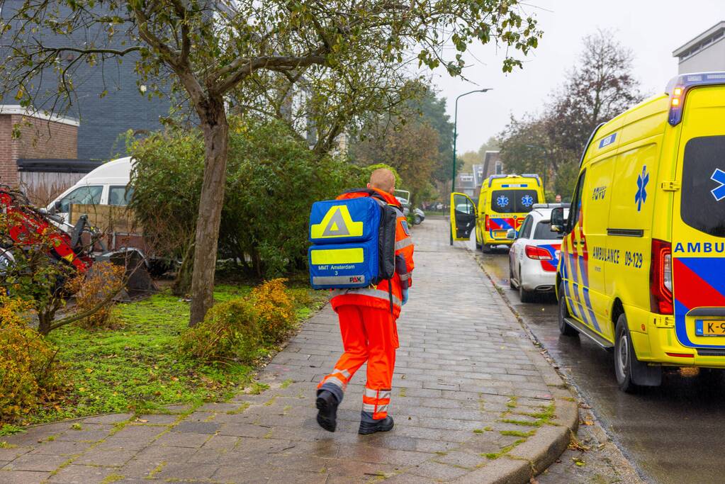 Man zwaargewond aangetroffen op straat