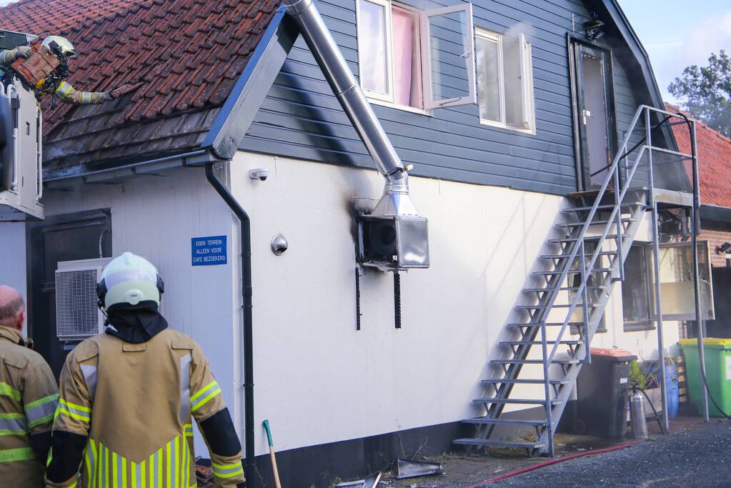 Grote brand in cafe met bovenwoning