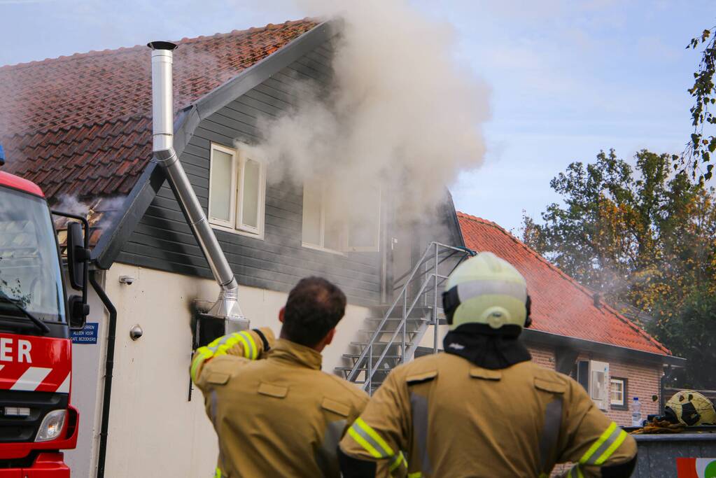 Grote brand in cafe met bovenwoning