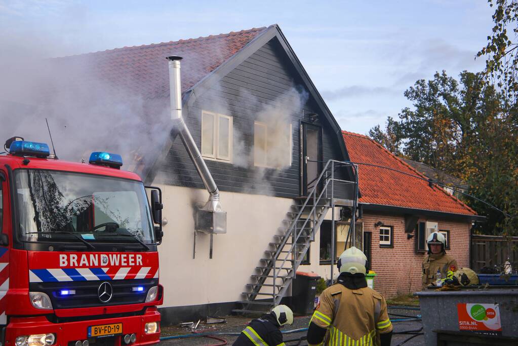 Grote brand in cafe met bovenwoning