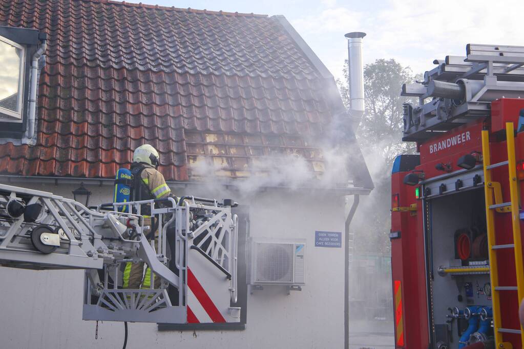 Grote brand in cafe met bovenwoning