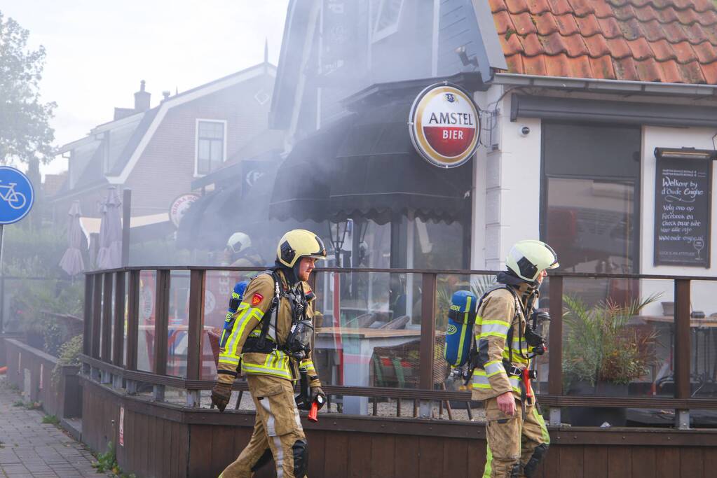 Grote brand in cafe met bovenwoning