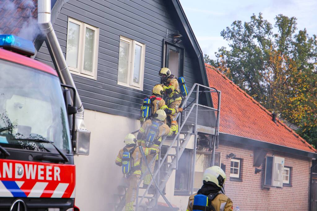 Grote brand in cafe met bovenwoning