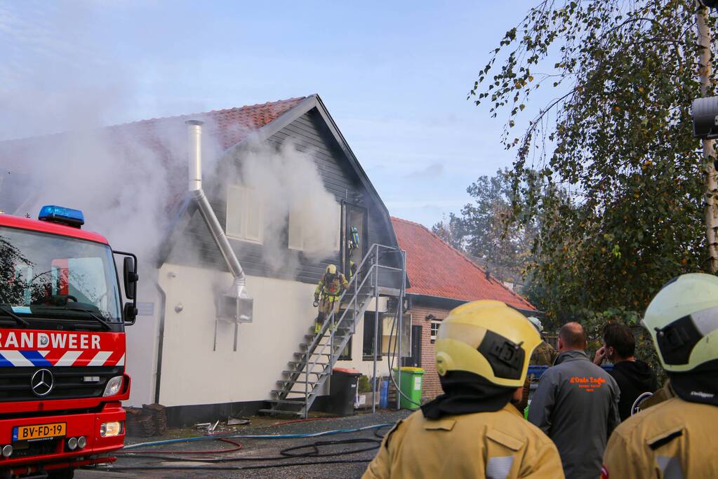 Grote brand in cafe met bovenwoning
