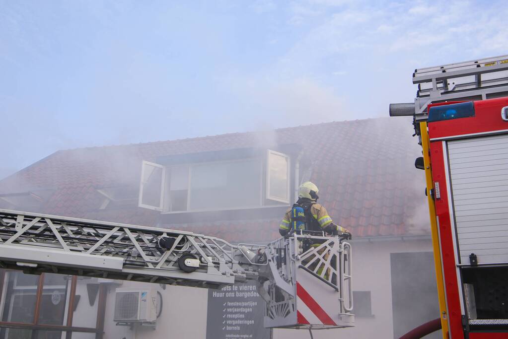 Grote brand in cafe met bovenwoning