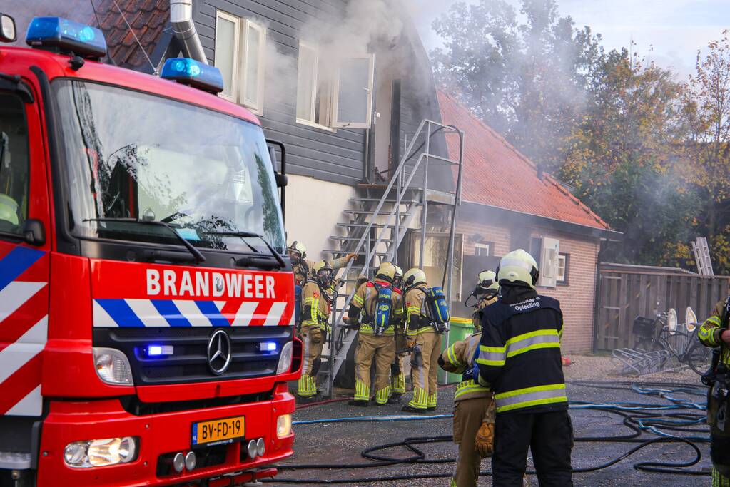 Grote brand in cafe met bovenwoning