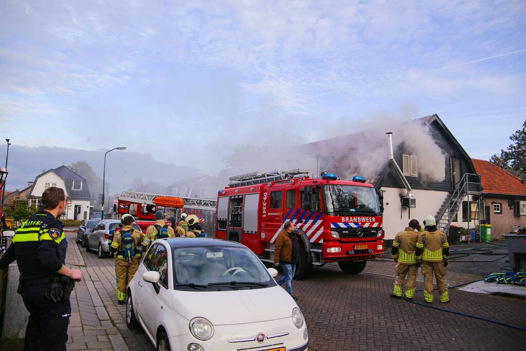 Grote brand in cafe met bovenwoning