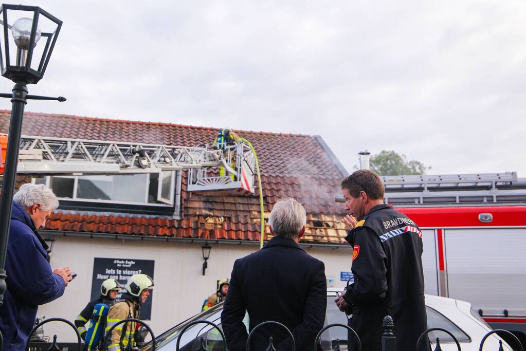 Grote brand in cafe met bovenwoning