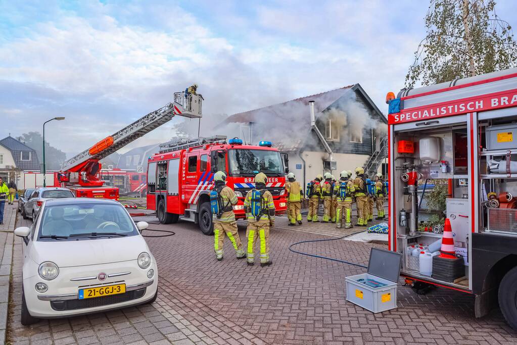 Grote brand in cafe met bovenwoning