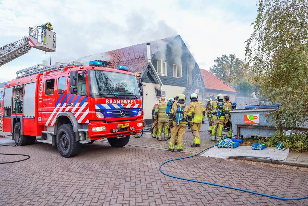 Grote brand in cafe met bovenwoning