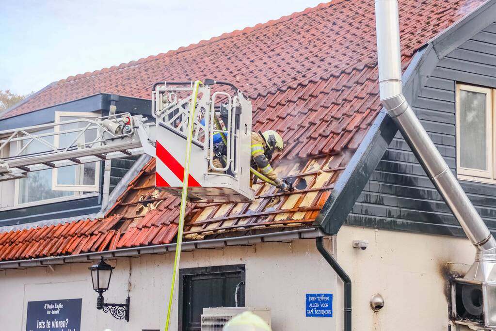Grote brand in cafe met bovenwoning