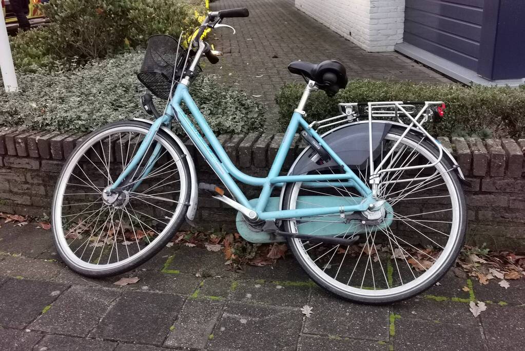 Automobilist rijdt fietser aan in Burgemeestersbuurt