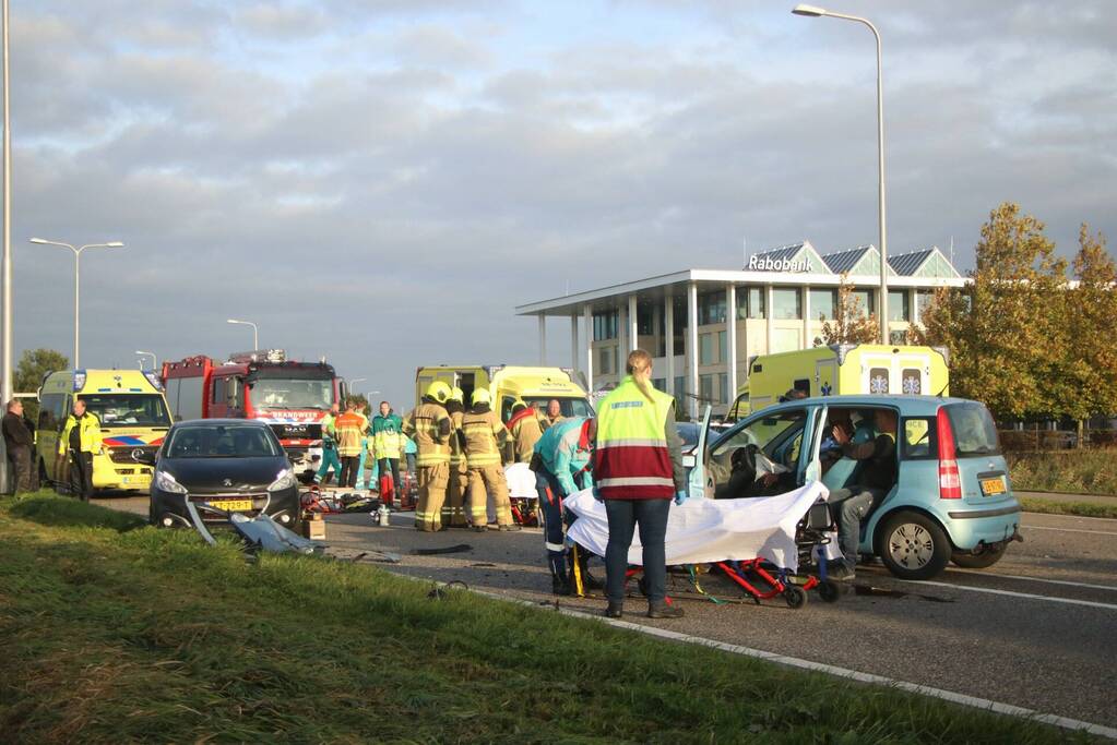 Ravage na botsing tussen meerdere voertuigen