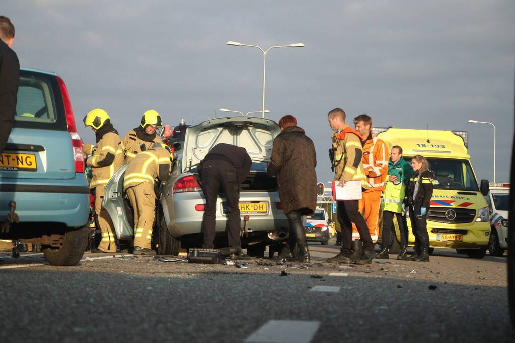 Ravage na botsing tussen meerdere voertuigen