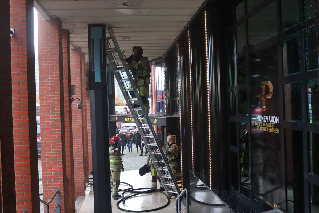 Brand tussen plafondplaten Fair Play Casino