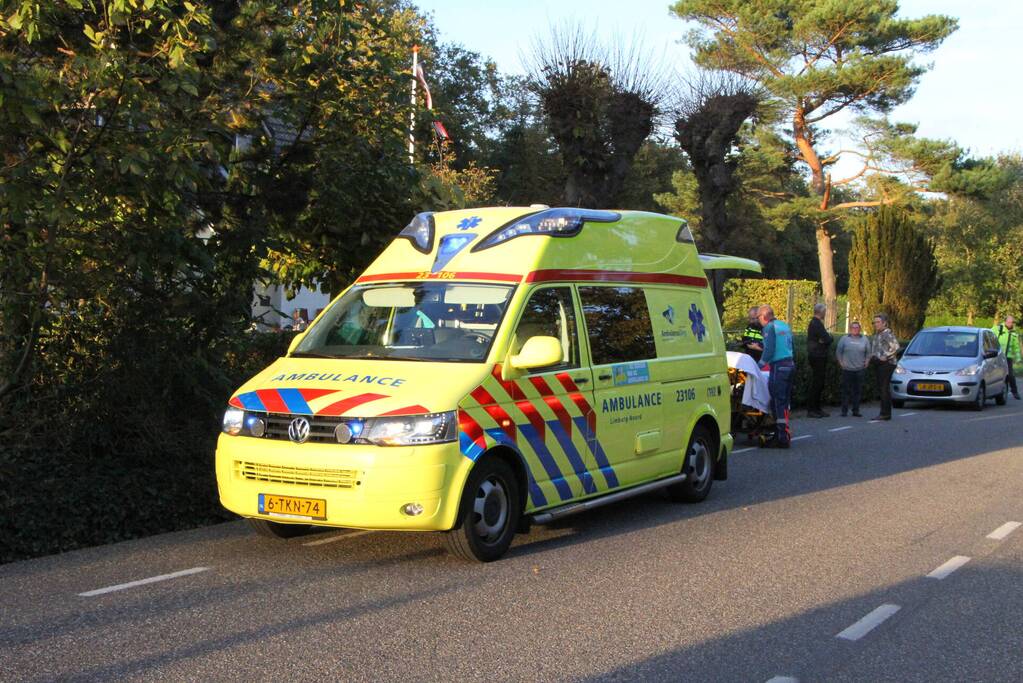 Fietsster gewond bij aanrijding met auto