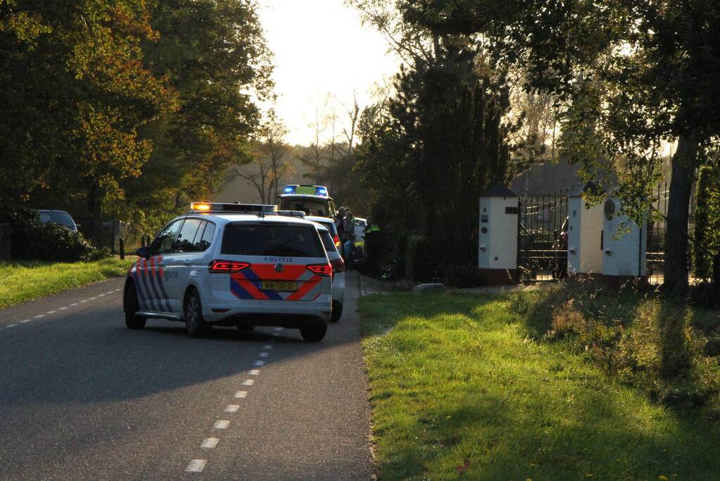 Fietsster gewond bij aanrijding met auto