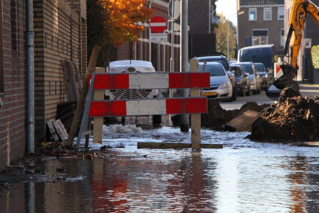 Breuk in waterleiding zorgt waterballet