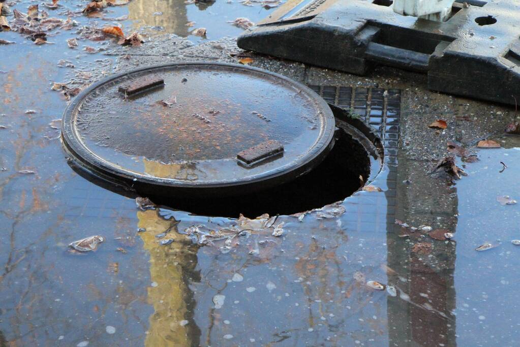 Breuk in waterleiding zorgt waterballet