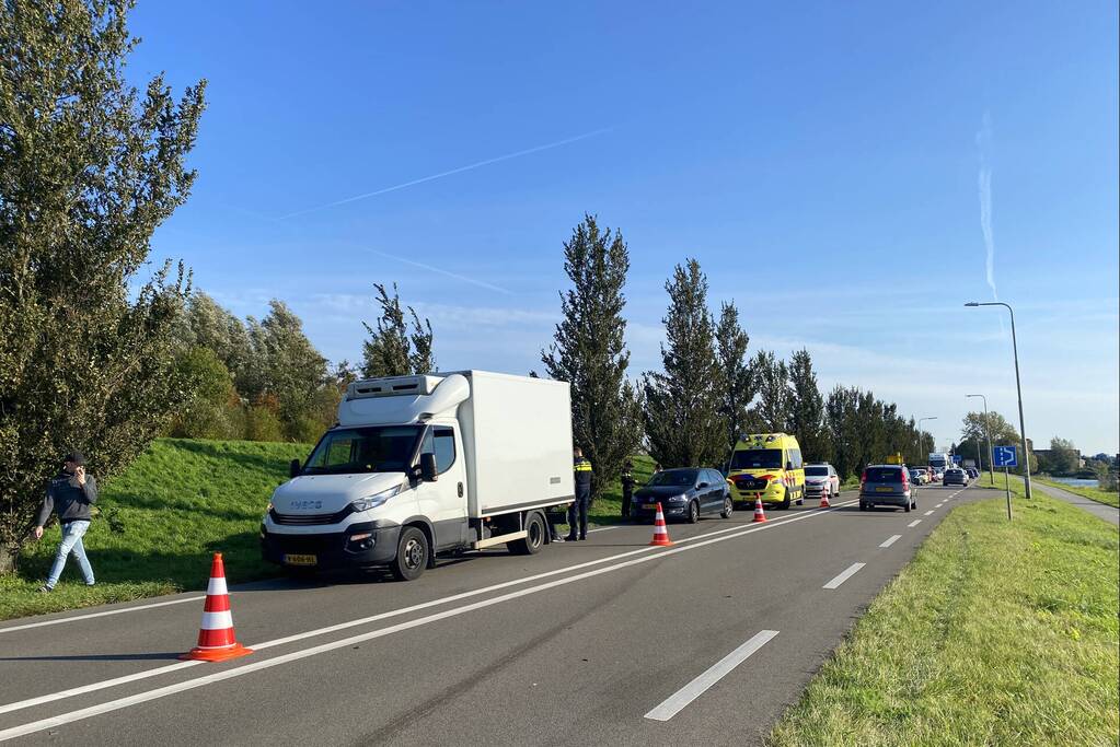 Schade bij aanrijding tussen meerdere voertuigen