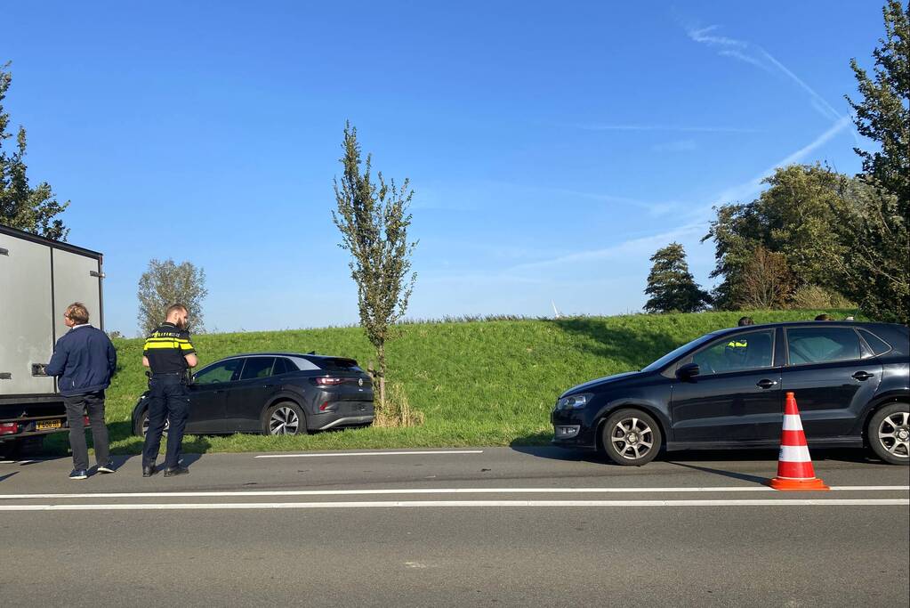 Schade bij aanrijding tussen meerdere voertuigen
