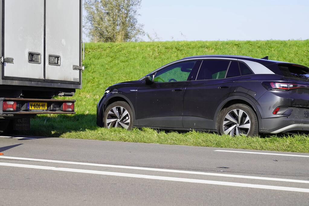 Schade bij aanrijding tussen meerdere voertuigen