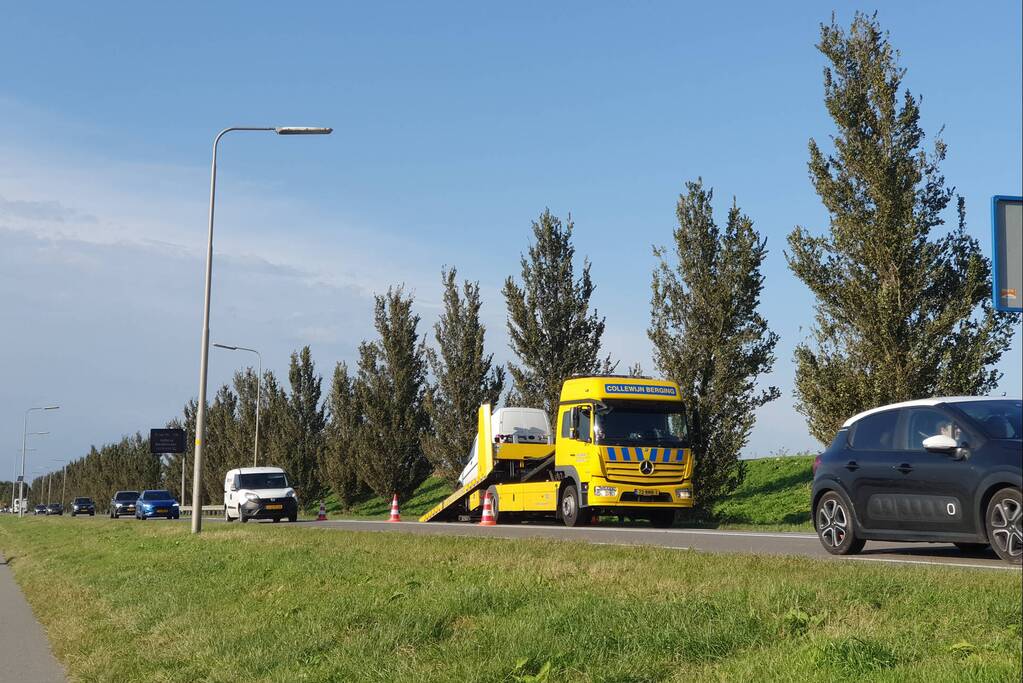 Schade bij aanrijding tussen meerdere voertuigen