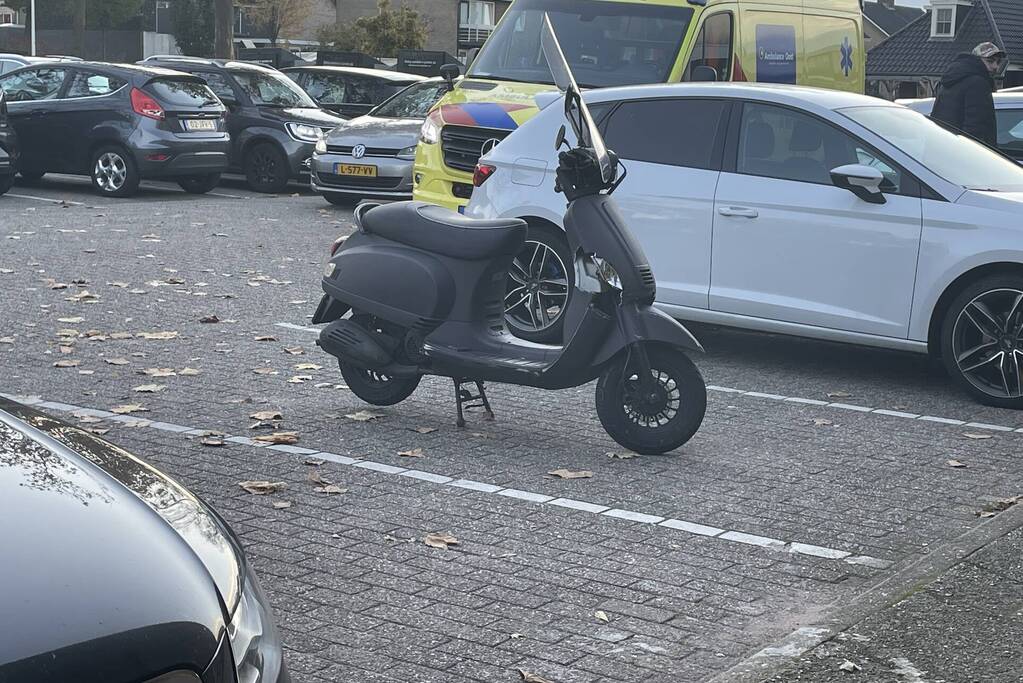 Snorfietser in botsing met personenauto