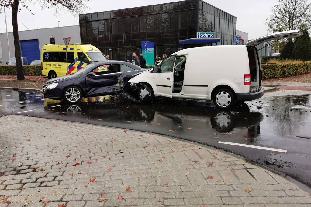 Fikse schade tussen bestelbus en auto